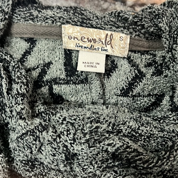 One World Top - Picture 5 of 6